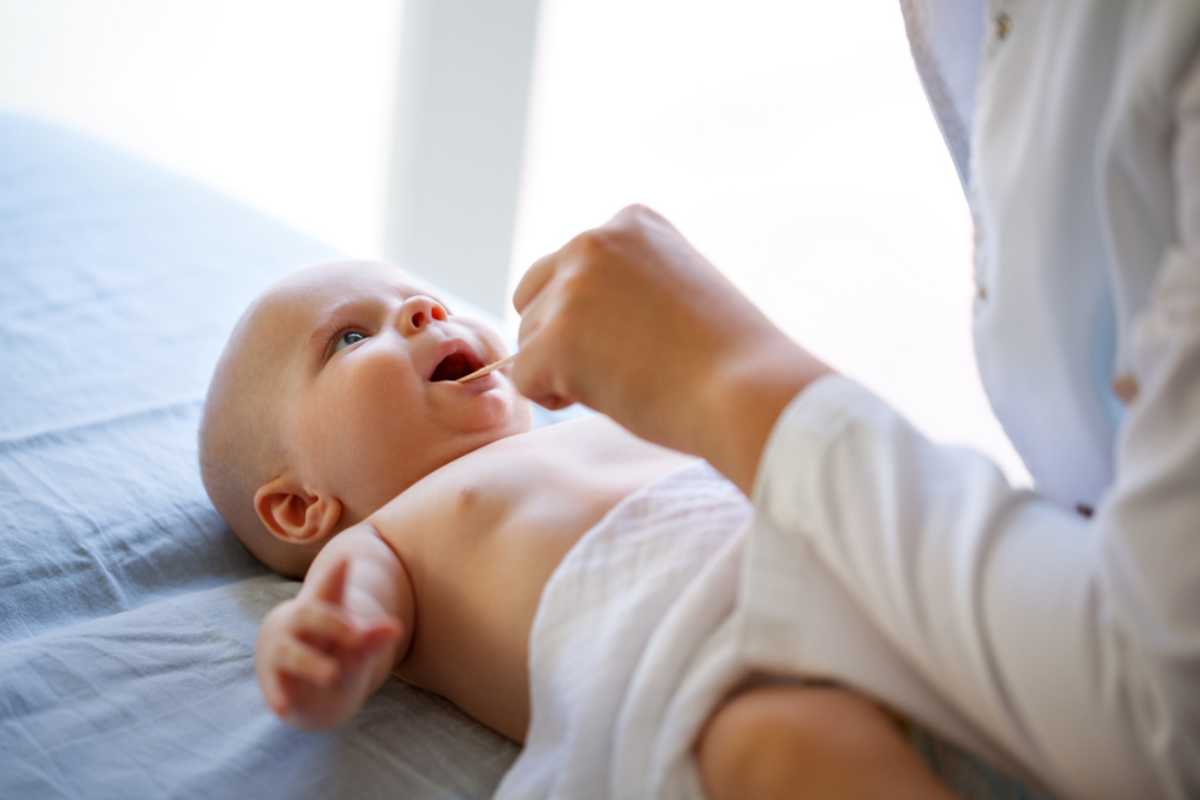nanh sữa ở trẻ sơ sinh nếu nghiêm trọng cần đưa trẻ đi khám nanh sữa ở trẻ sơ sinh nếu nghiêm trọng cần đưa bé đi khám