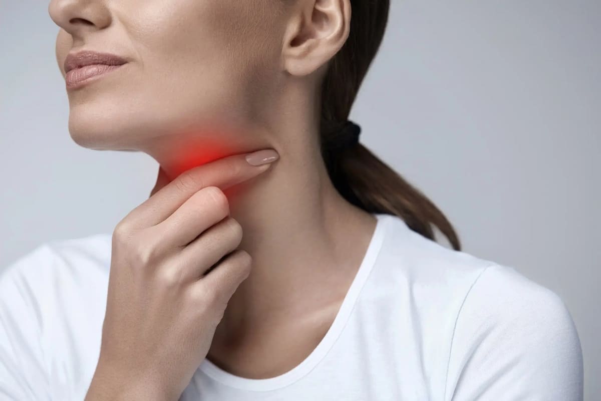 nóng rát cổ họng