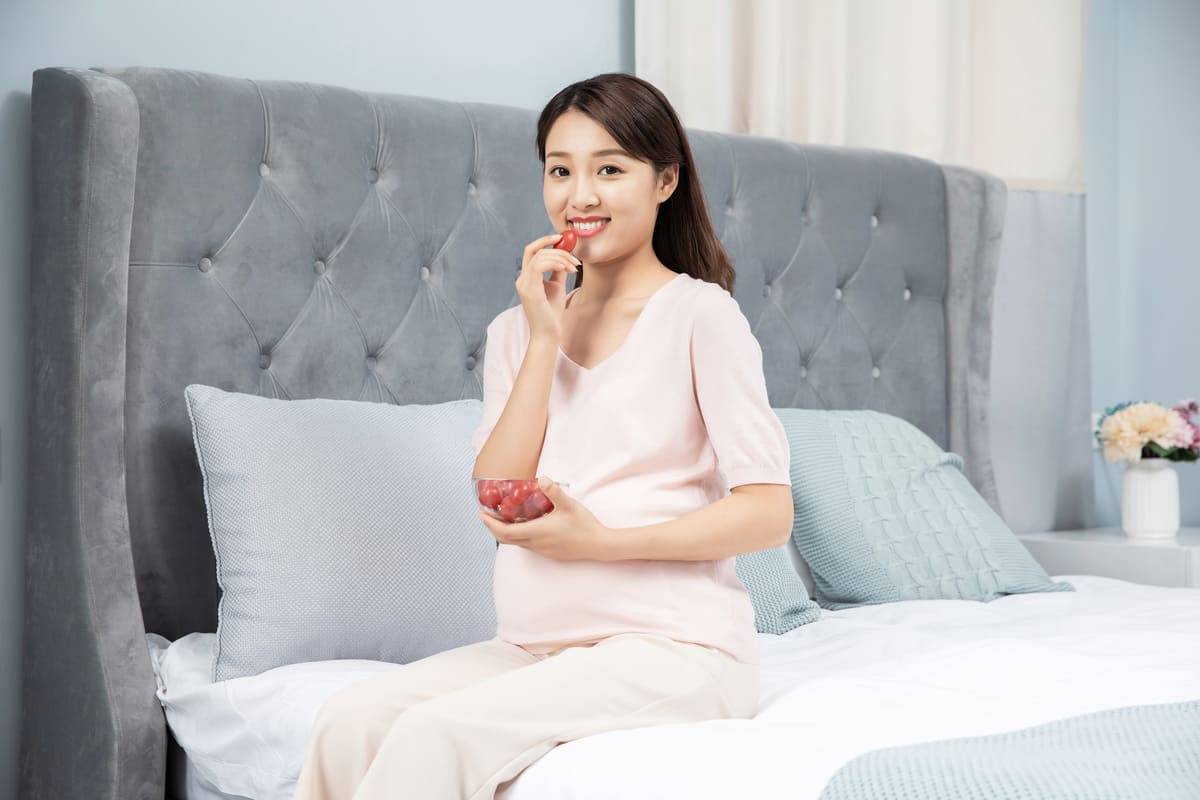 Điều gì gây ra cảm giác thèm ăn khi mang thai