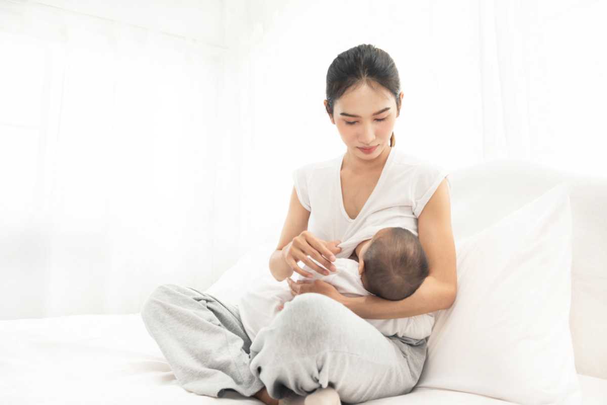 trẻ sơ sinh bị ho phải làm sao thì cần cho bú sữa nhiều trẻ sơ sinh bị ho phải làm sao thì cần cho bú mẹ nhiều