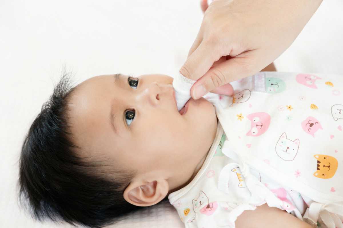 Trẻ sơ sinh mọc răng: Các cột mốc cần nhớ và cách chăm sóc bé 33 Trẻ sơ sinh mọc răng: Các cột mốc cần nhớ và cách chăm sóc bé 5