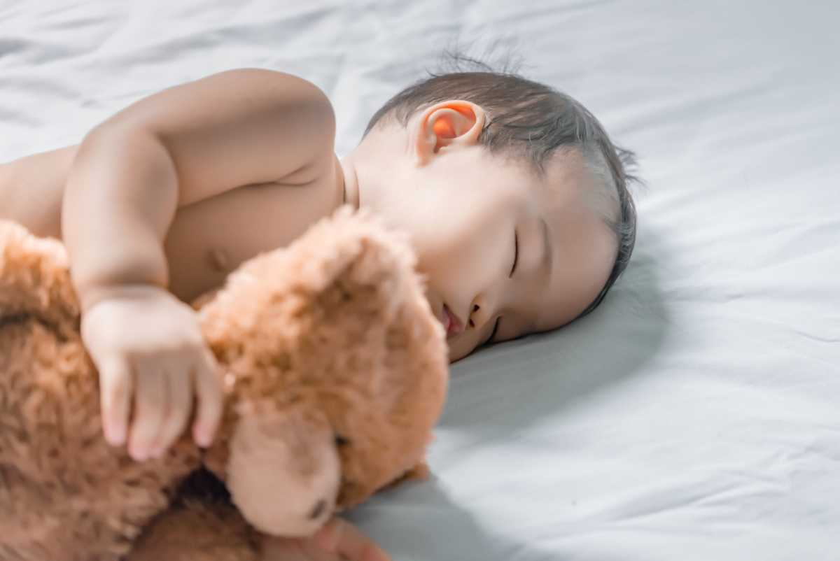 Có nên cho trẻ sơ sinh nằm nghiêng