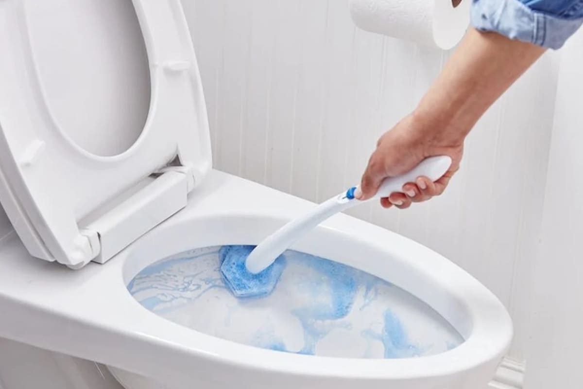 Nguyên nhân bồn cầu bị ố vàng bồn cầu bị ố vàng