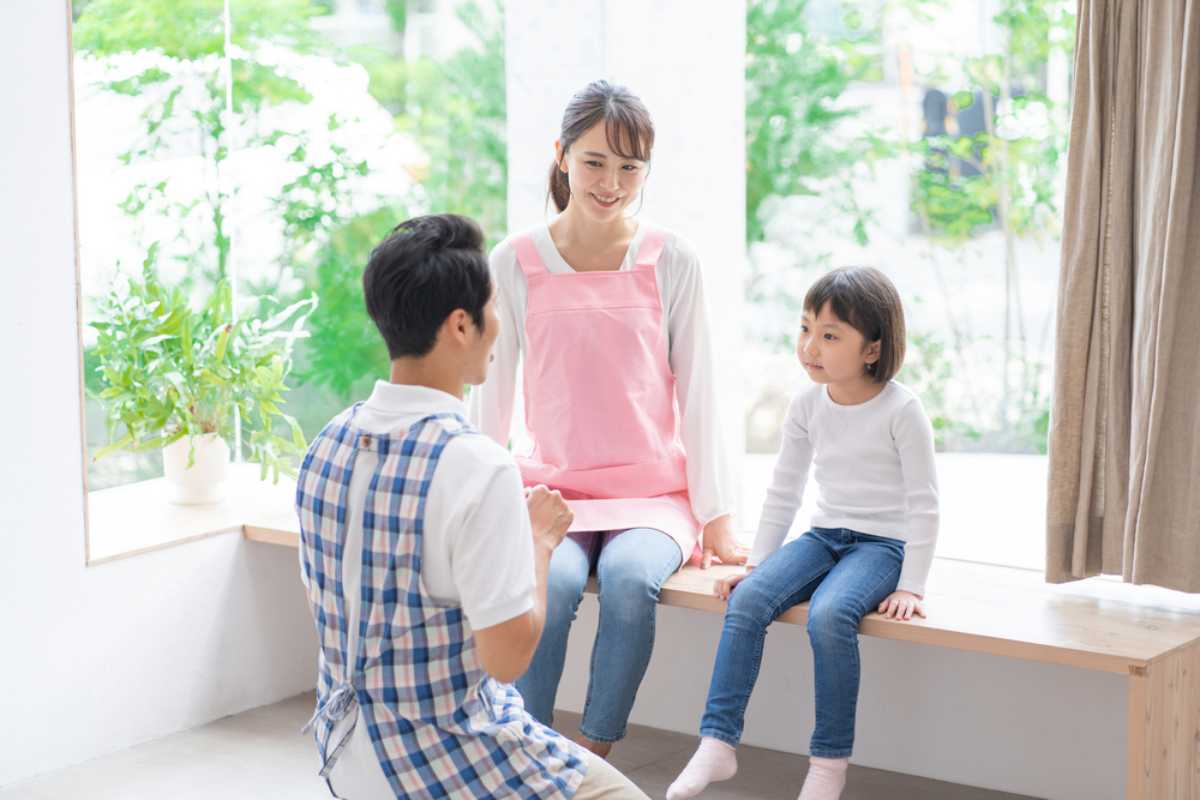 Cách chữa nói cà lăm là khen ngợi trẻ Cách chữa nói cà lăm là khen ngợi con