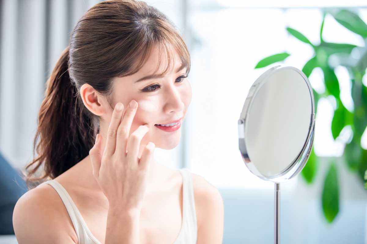dưỡng trắng da mặt với kem chống nắng dưỡng trắng da mặt bằng kem chống nắng