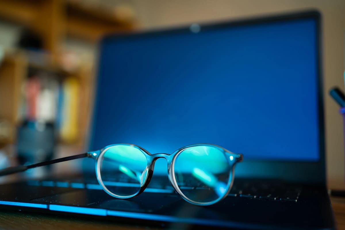 tác hại của ánh sáng xanh với mắt và cơ thể