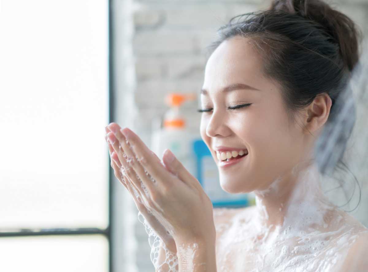 Tắm nước nóng: Lợi ích và những điều cần tránh để giữ an toàn