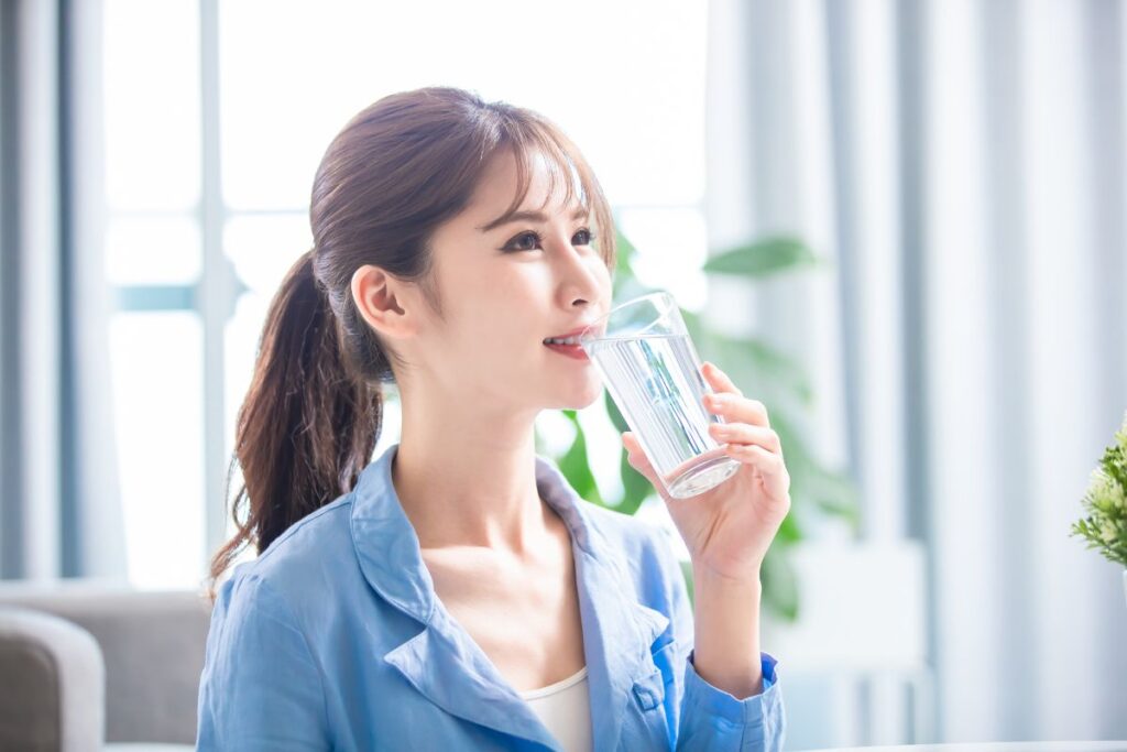 uống nước nhiều có tốt không