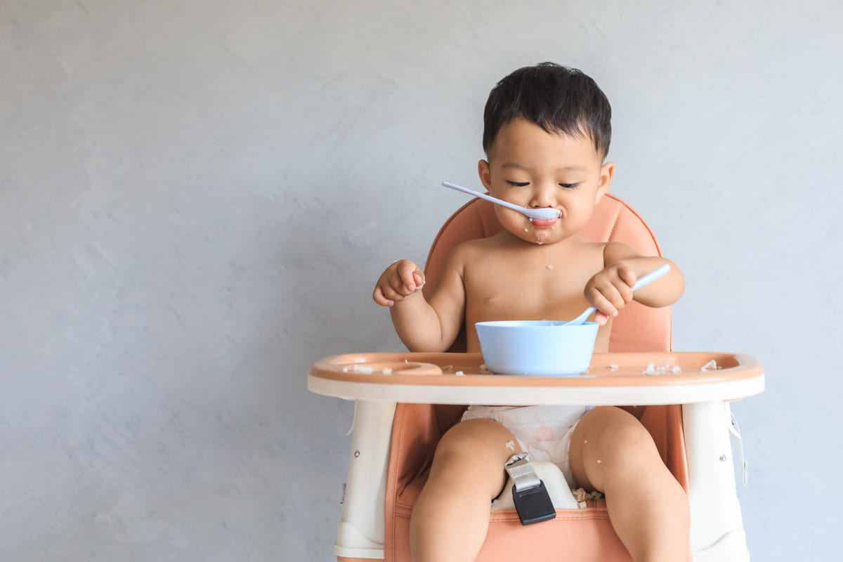 mẹ cho bé ăn dặm cách làm cho bé ăn dặm ngoan hơn