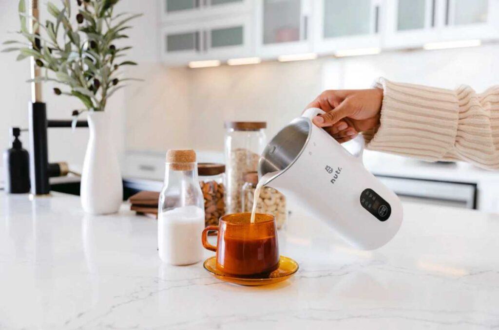 Có nên mua máy làm sữa hạt