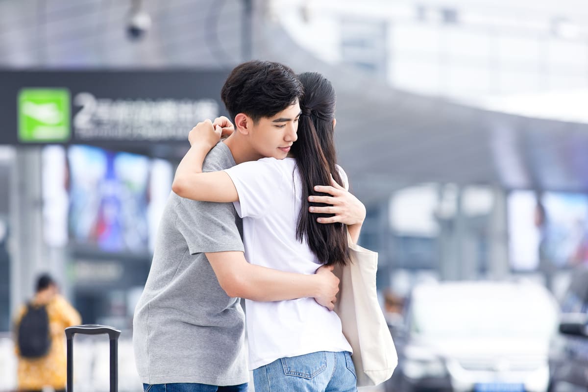 Nằm mơ thấy người yêu cũ đến nhà chơi Nằm mơ thấy người yêu cũ ôm mình