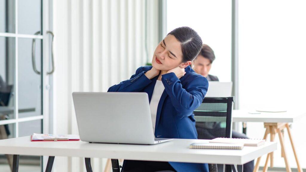 Cách trị đau mỏi cổ vai gáy bằng những bài tập xoa bóp