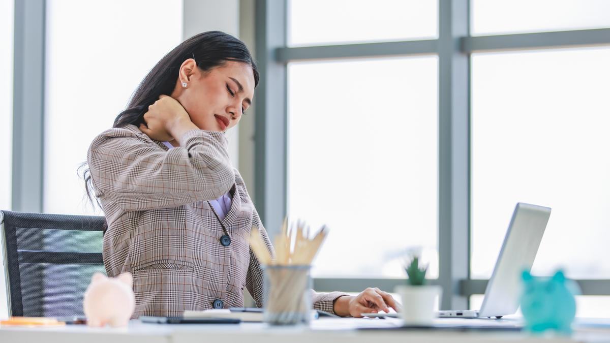 Nguyên nhân gây mỏi cổ vai gáy Nguyên nhân mỏi cổ vai gáy