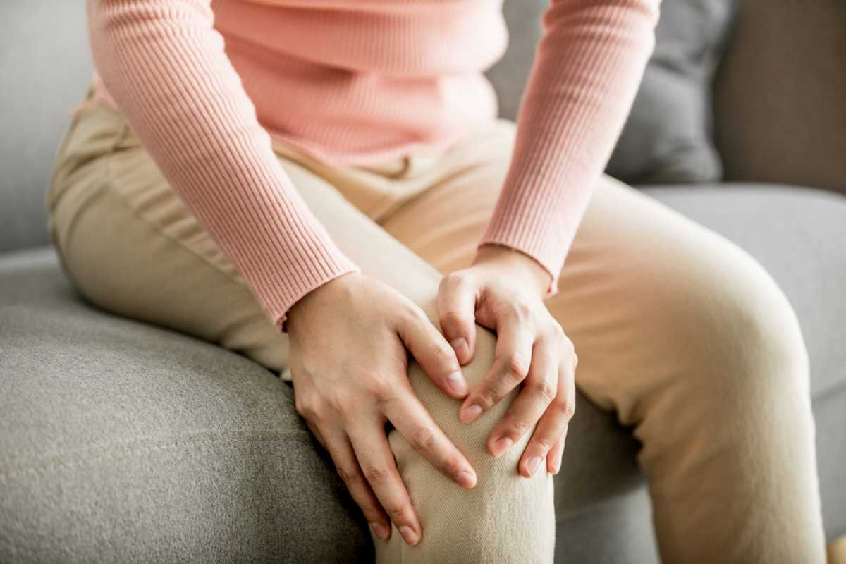 triệu chứng thoái hóa khớp gối khiến di chuyển khó khăn triệu chứng thoái hóa khớp gối khiến đi lại khó khăn