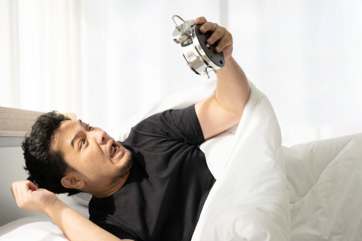 Bật dậy đột ngột khi ngủ gây 5 tác hại khôn lường này! 3