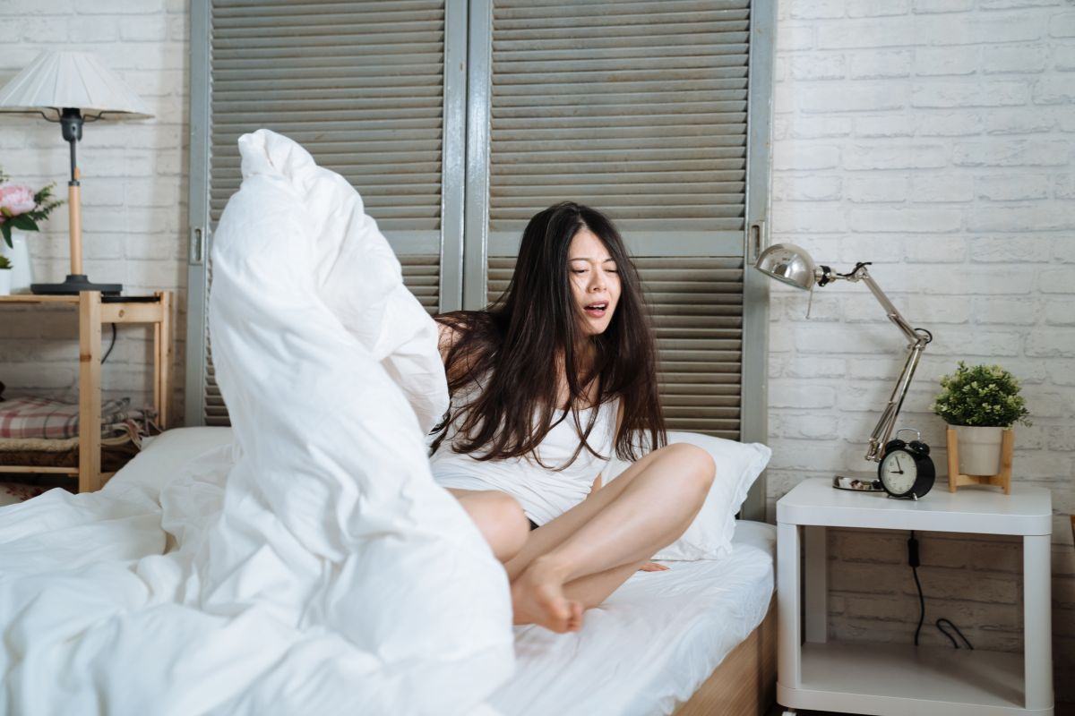 thói quen bật dậy đột ngột khi thức giấc tiềm ẩn nhiều nguy cơ đến sức khoẻ