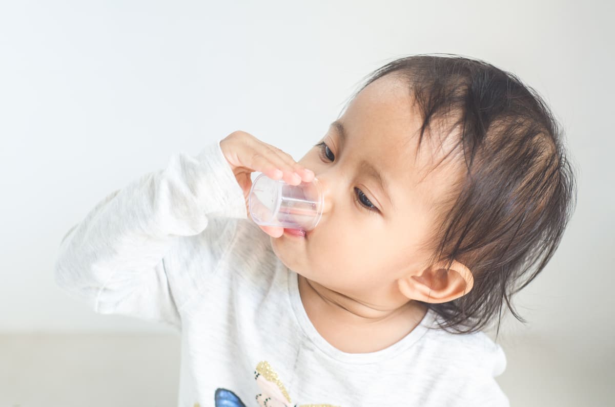 cần lưu ý gì khi cho trẻ sơ sinh uống thuốc
