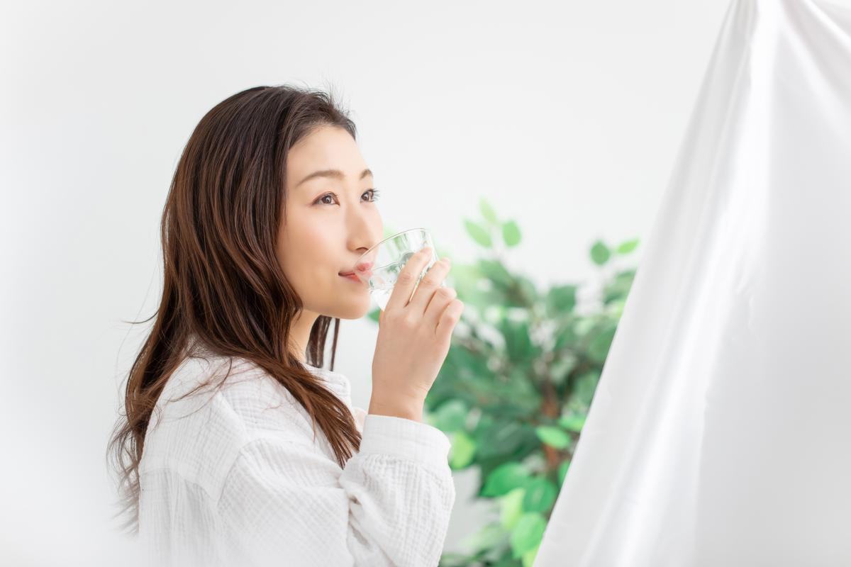 bí quyết lão hóa ngược là uống đủ nước mỗi ngày bí quyết lão hóa ngược là uống đủ nước