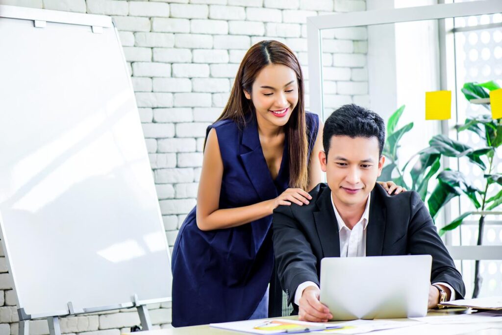 Làm gì để tránh tình trạng ngoại tình công sở hiện nay