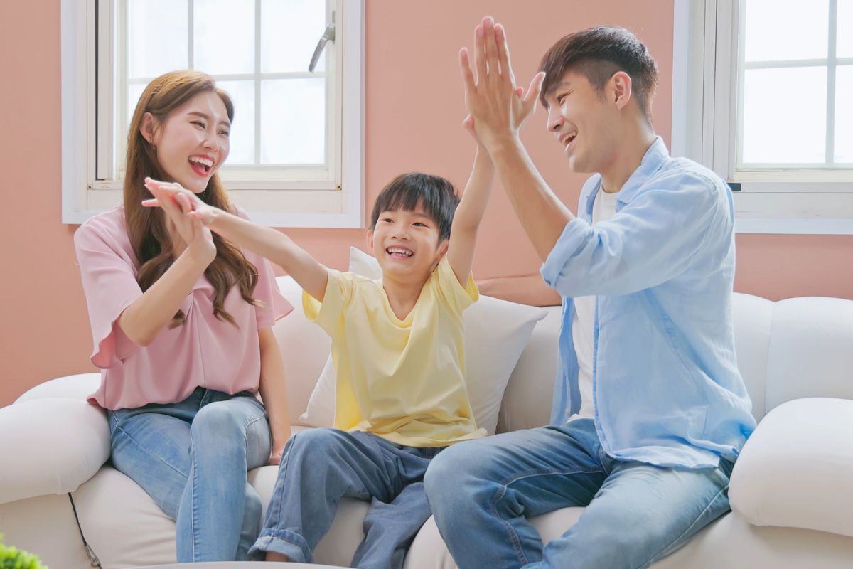 Trau dồi trí tuệ cảm xúc cho trẻ nhỏ đóng vai trò quan trọng trong việc xây dựng mối quan hệ gia đình mạnh mẽ