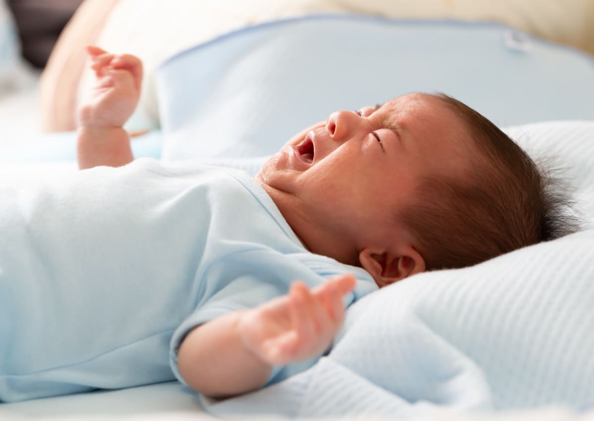 Nguyên nhân bé đang ngủ tự nhiên khóc thét lên là do đâu Nguyên nhân bé đang ngủ tự nhiên khóc thét lên