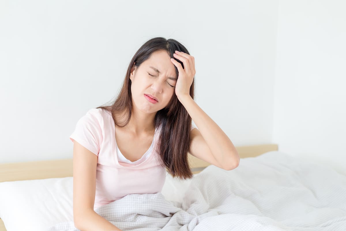 nguyên nhân gây sốt cao đau đầu Sốt đau đầu là bệnh gì