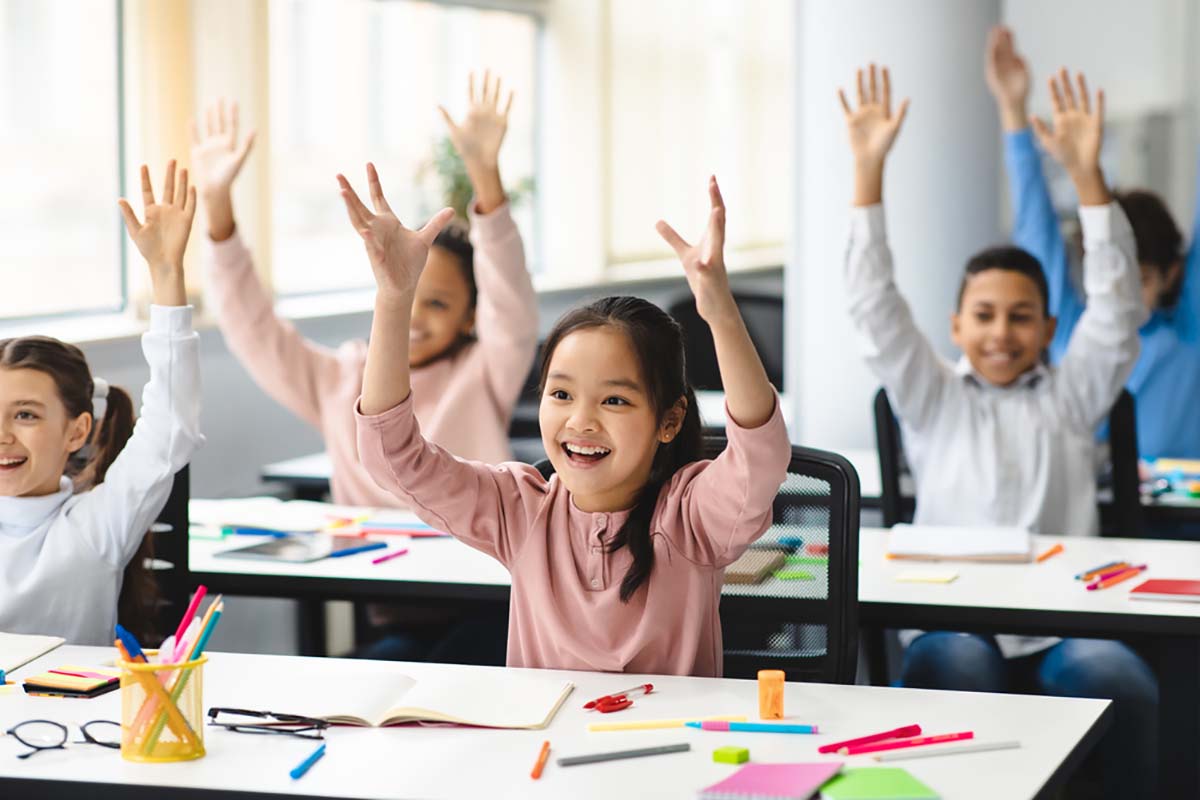 quan sát kỹ trẻ nhút nhát trong lớp học quan sát trẻ nhút nhát trong lớp học