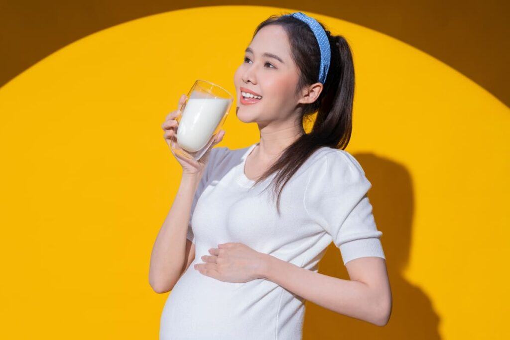 uống sữa bầu