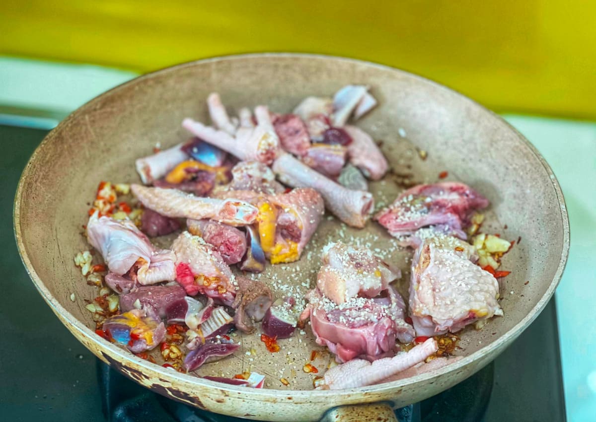 Bỏ túi ngay cách nấu canh gà lá giang chua thanh lạ miệng, đưa cơm 37 Cách nấu canh gà lá giang