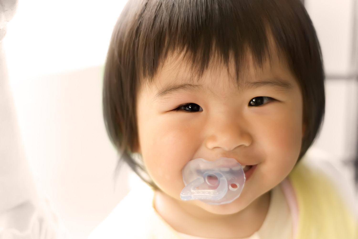 cai ti mẹ bằng cách cho bé sử dụng ti giả cai ti mẹ bằng cách cho bé dùng ti giả