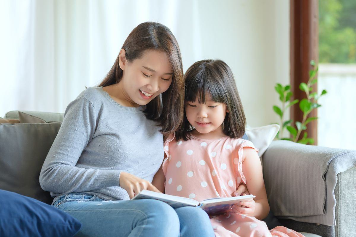 6 hành động dạy con lương thiện