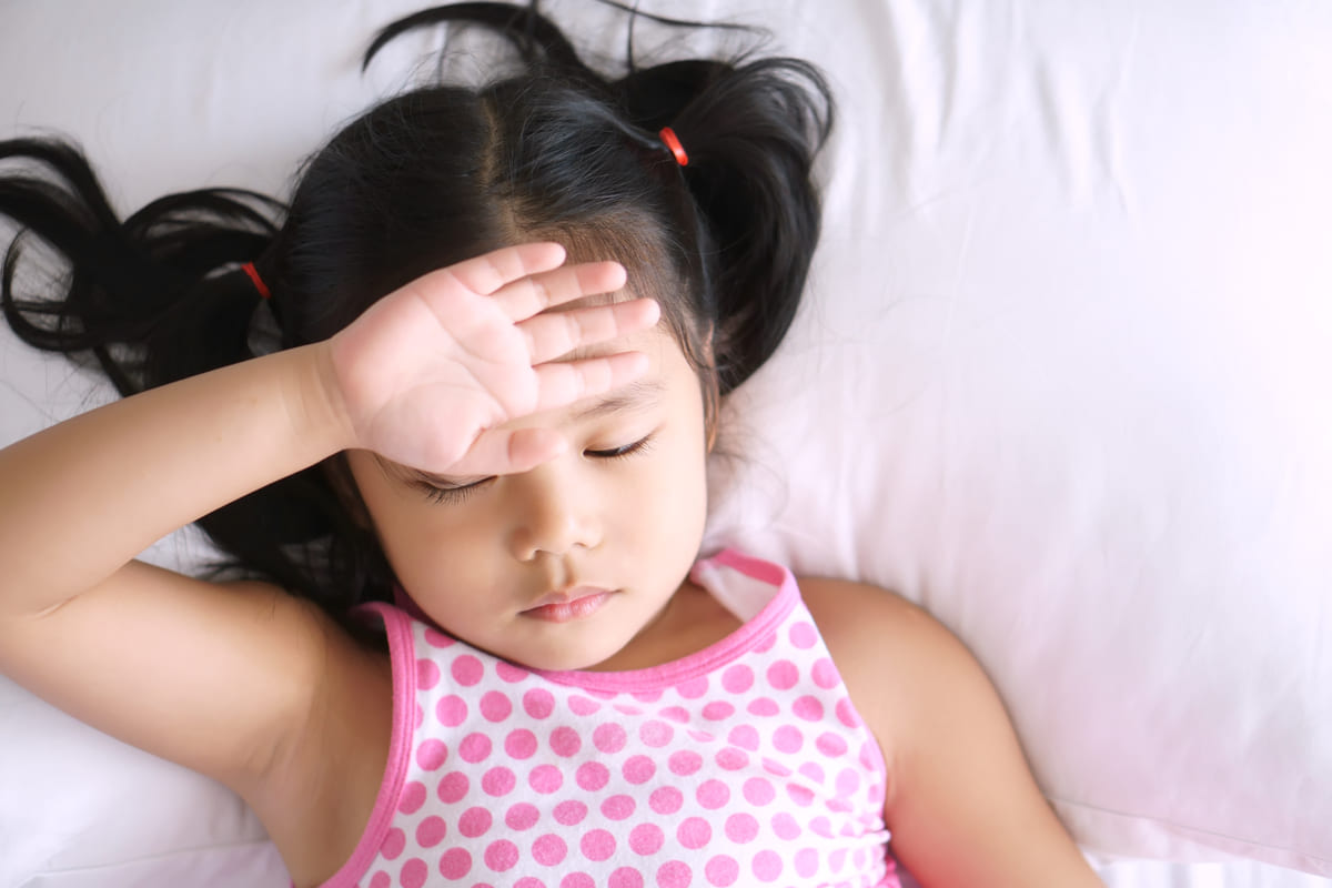Trẻ bị đau đầu uống thuốc gì Trẻ em có bị đau đầu không