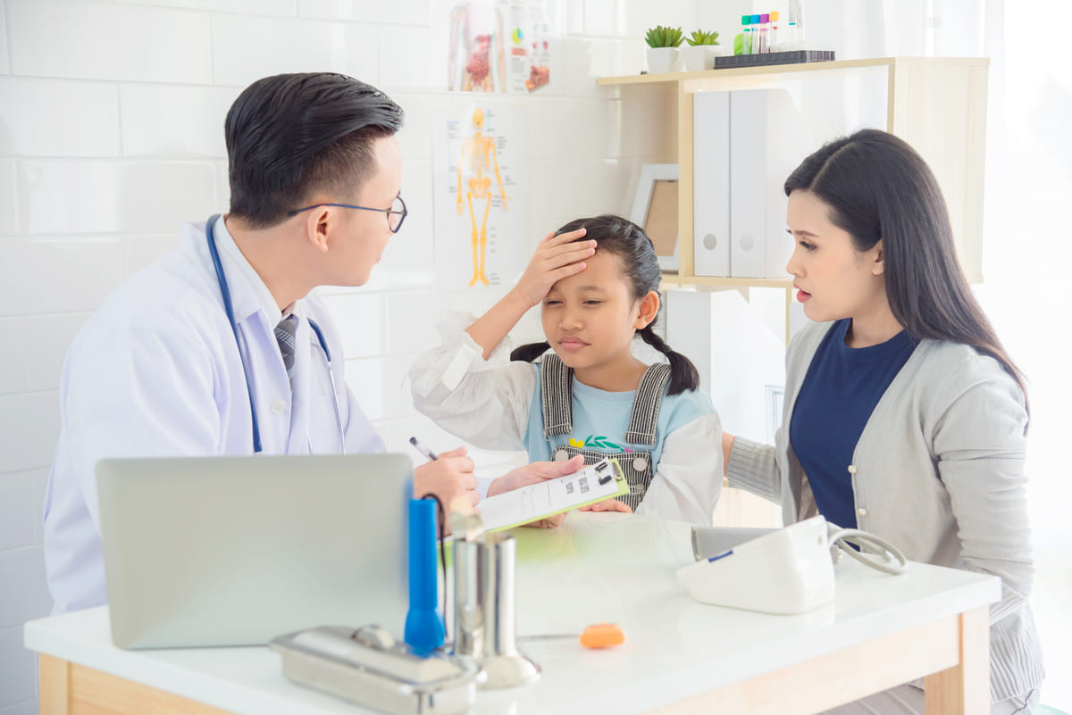 Trẻ bị đau đầu có cần đi khám Trẻ bị đau đầu có nguy hiểm không