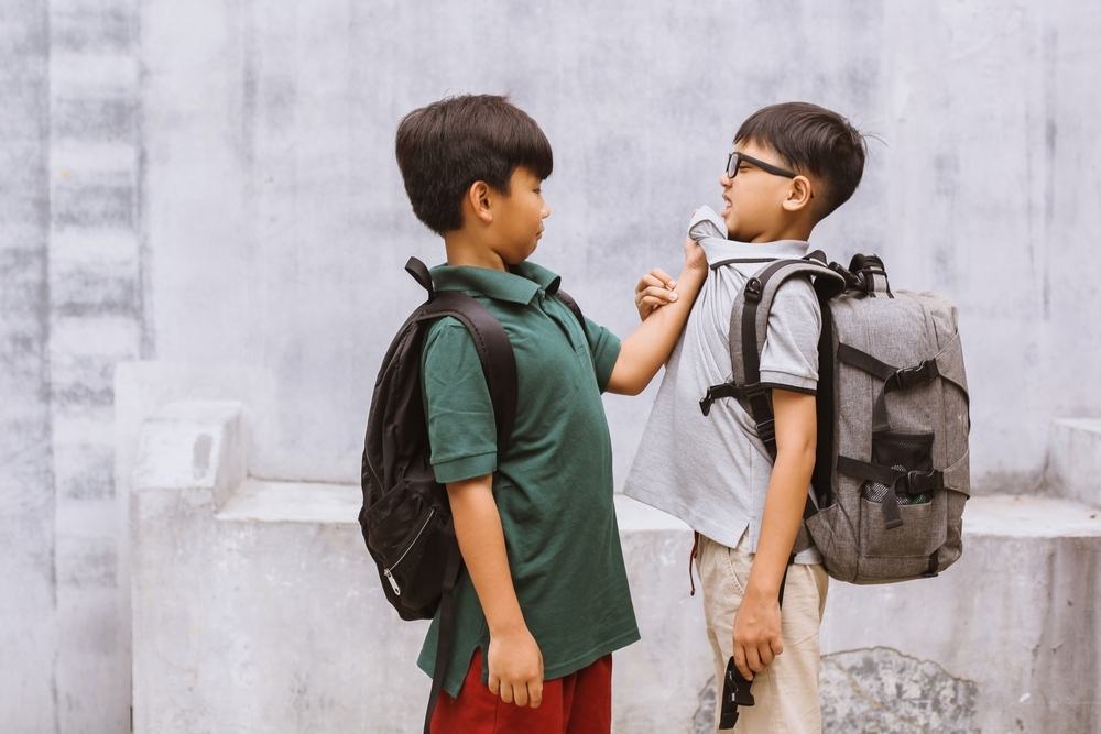 chơi với bạn xấu có thể dẫn tới bạo lực học đường chơi với bạn xấu có thể gây bạo lực học đường