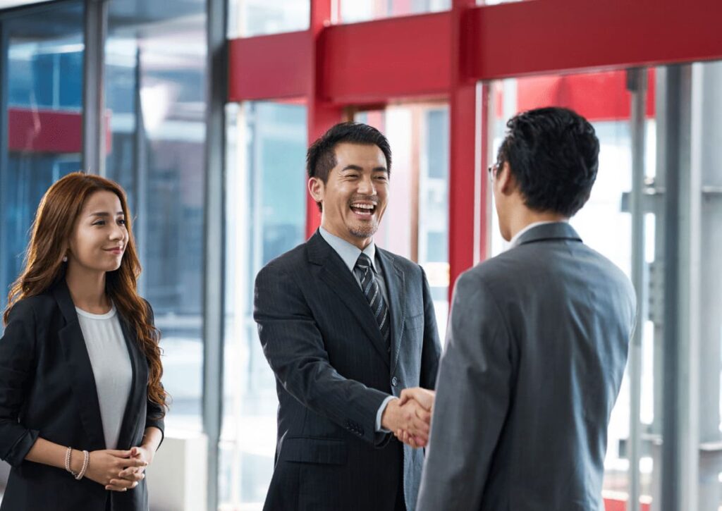 những cách bắt chuyện khi không biết nói gì