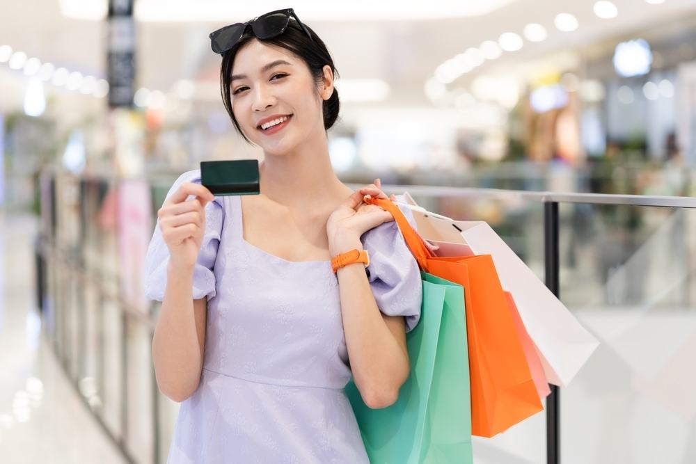 Để quyết định có nên mở thẻ tín dụng không bạn nên cân nhắc các ưu điểm của thẻ tín dụng