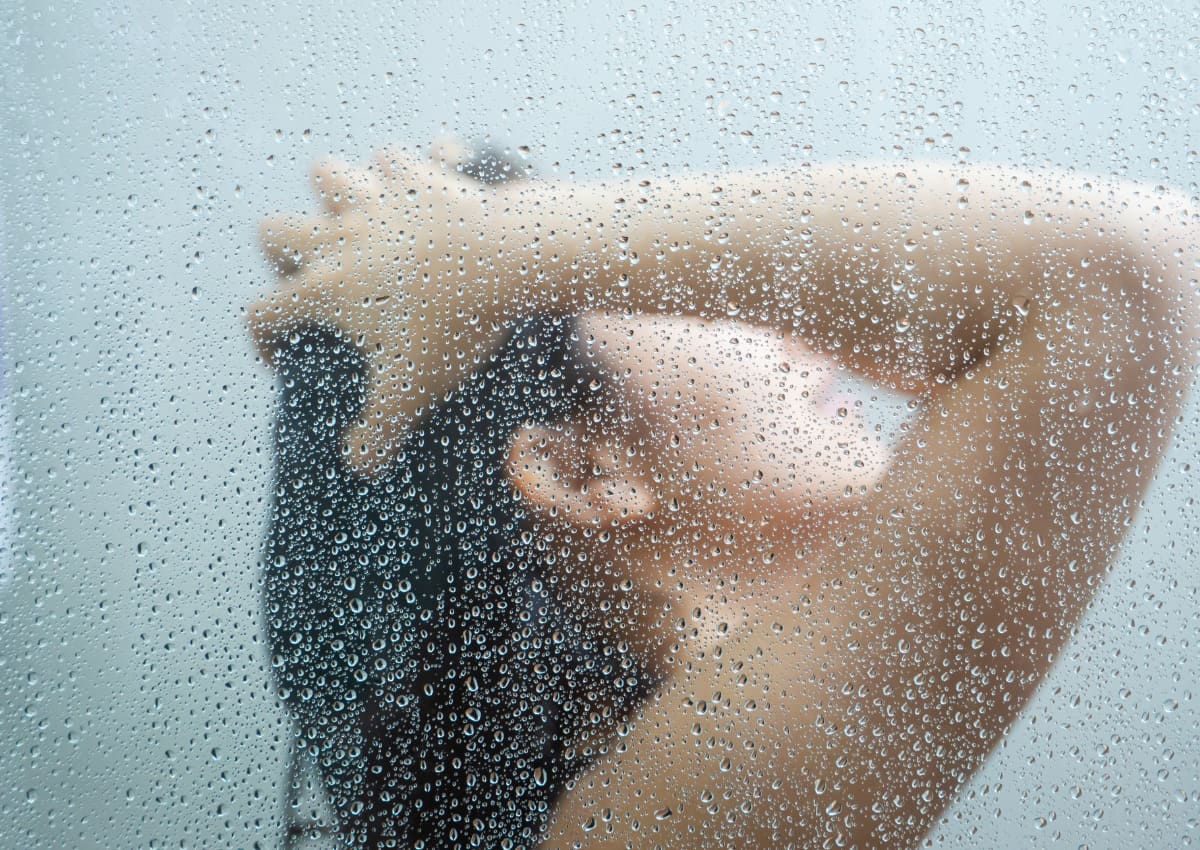 nên tắm nước ấm hay nước lạnh