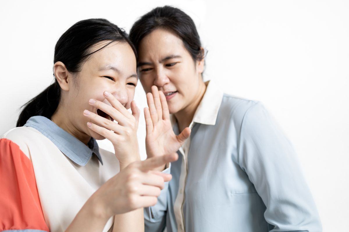 – Nói xấu người khác có thể trở thành thói quen và khiến môi trường công sở trở nên tiêu cực