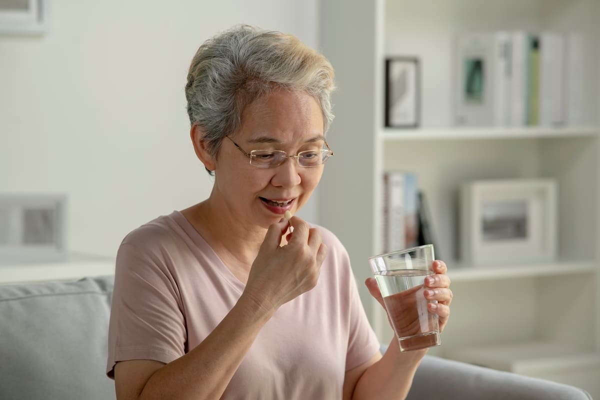 Có nên tự mua thuốc chống đột quỵ về nhà dùng dự phòng? 35 Thuốc chống đột quỵ là gì