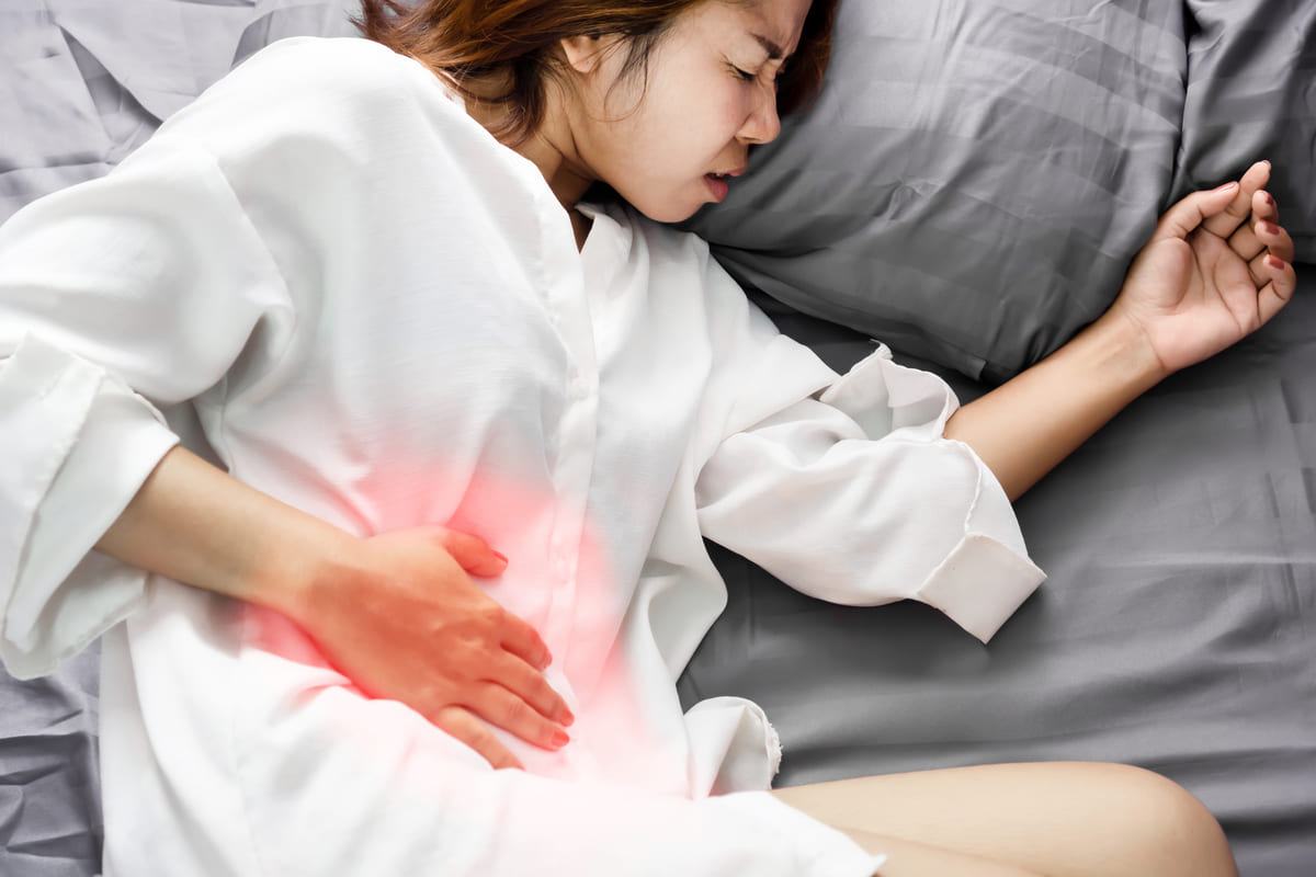 đau bụng bên phải