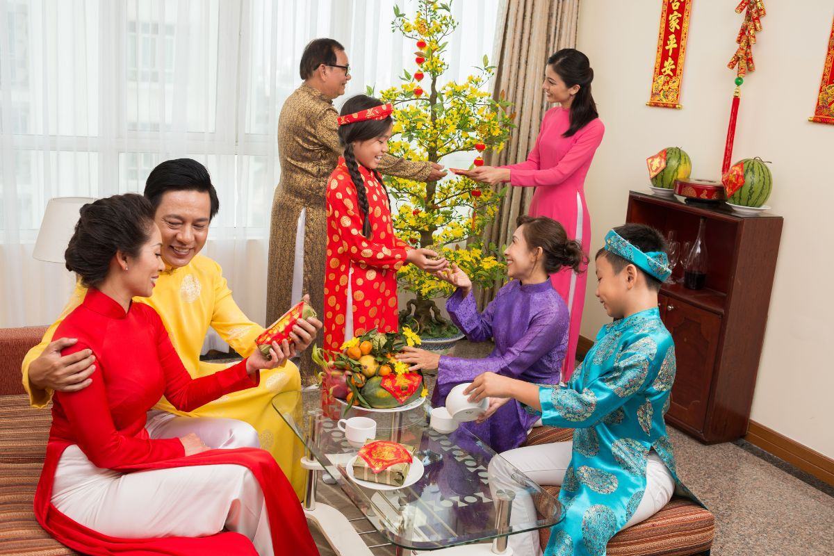 13 nguyên tắc dạy con ứng xử ngày Tết, ba mẹ không nên bỏ qua! 4