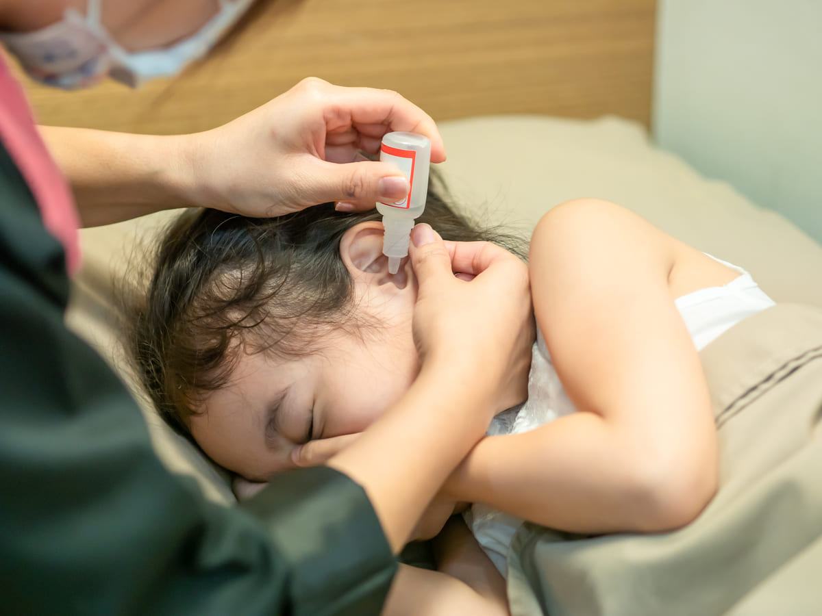 Trẻ sơ sinh bị nhiễm trùng tai thường có 5 biểu hiện điển hình này! 41 điều trị nhiễm trùng tai