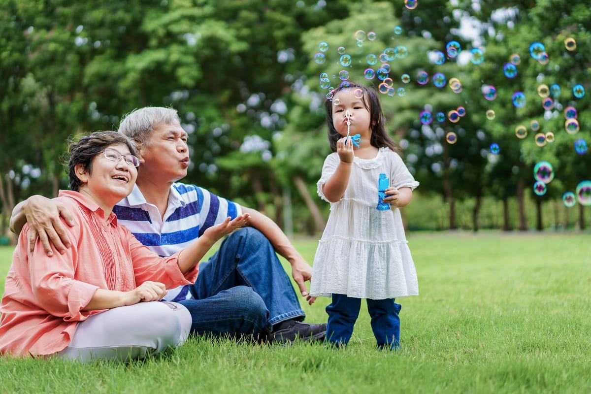 Làm sao để ông bà và cháu thêm gắn bó, yêu thương nhau