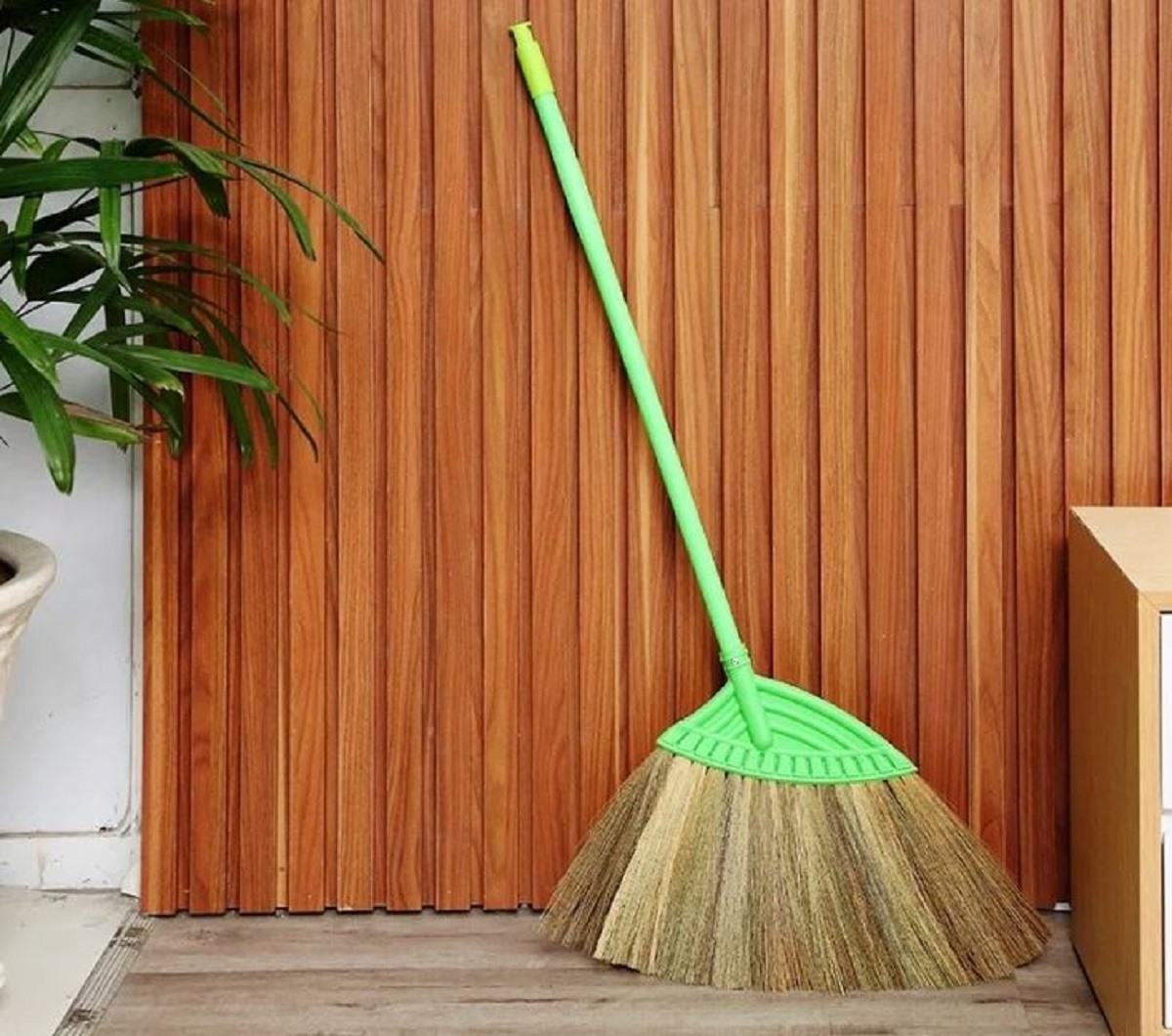 phong thủy trước cửa nhà tốt là không đặt chổi