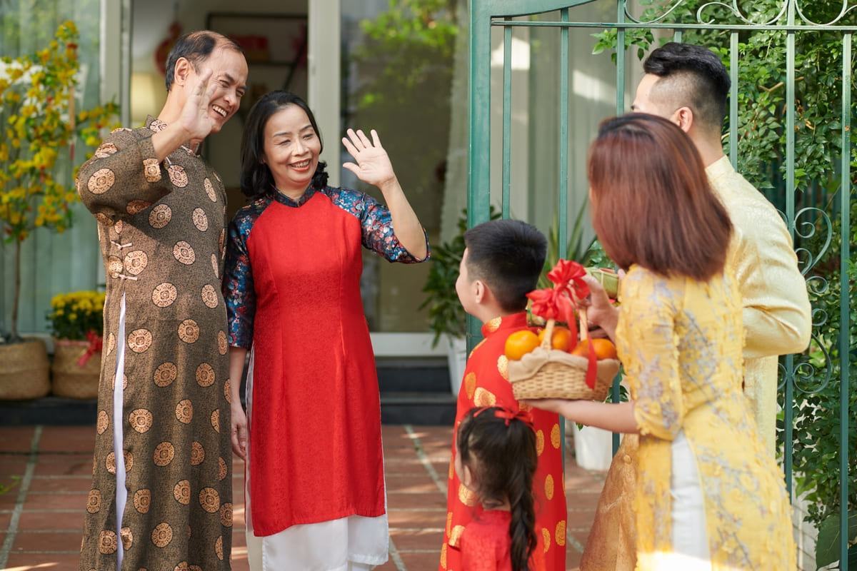 tuổi xông đất