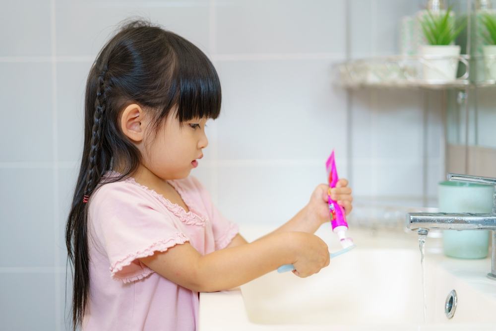 Chọn kem đánh răng trẻ em như thế nào cho đúng và an toàn