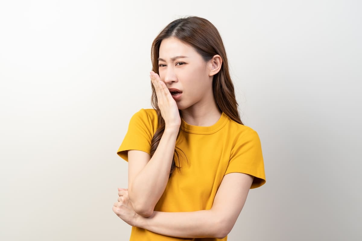 Miệng có vị kim loại hoặc vị máu: Vì sao lại có tình trạng này? 39 Phụ nữ mang thai cảm thấy miệng có vị kim loại