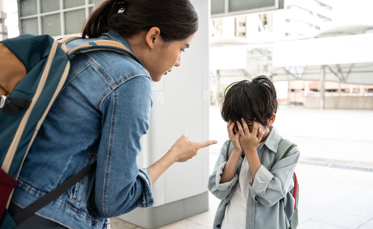 Bạn có đang bạo hành bằng lời nói với chính con cái của mình? 37 bố mẹ bạo hành bằng lời nói với con