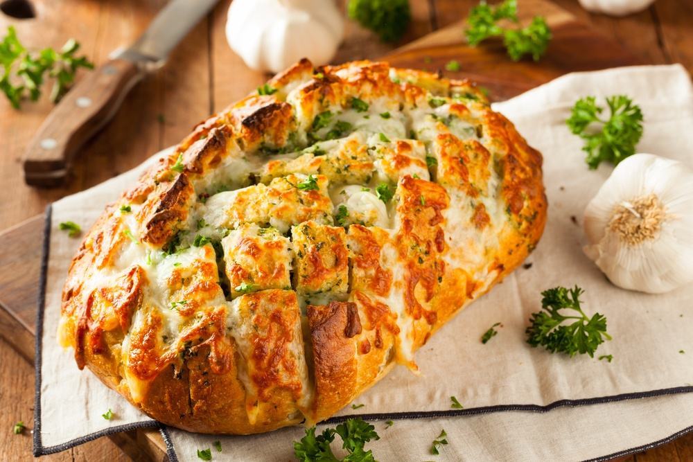 Cách làm bánh mì bơ tỏi không cần lò nướng ai cũng làm được