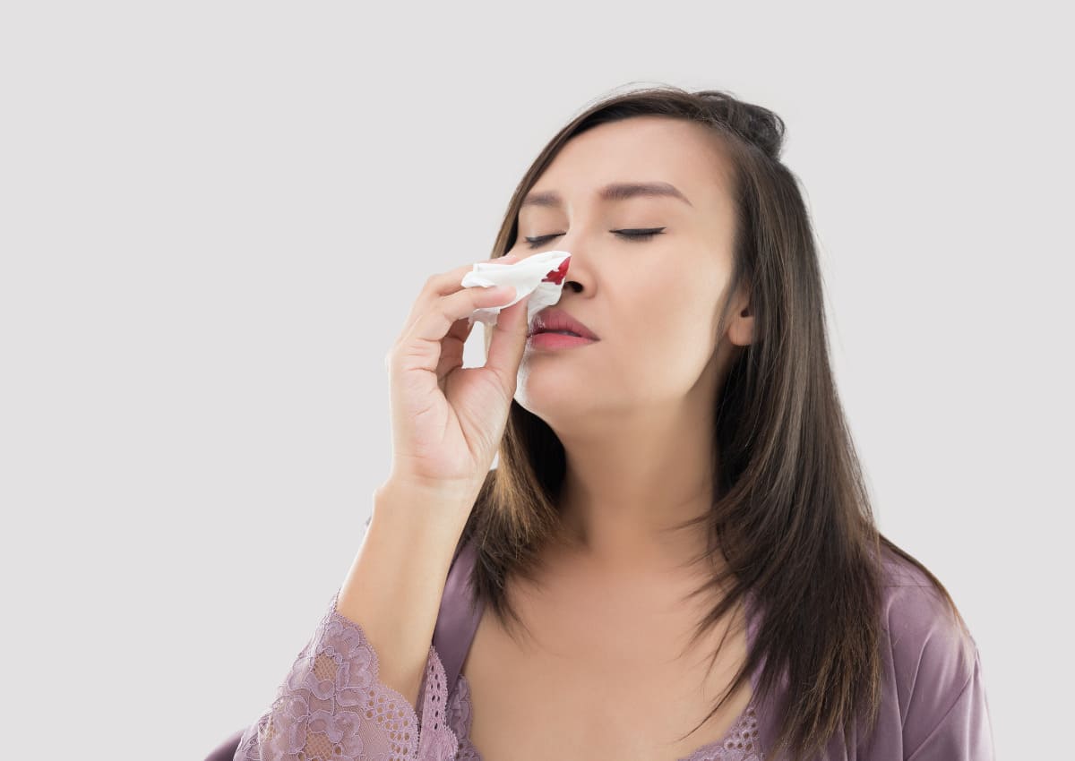 Chảy máu cam khi ngủ có nguy hiểm không? 35 nguyên nhân chảy máu cam khi ngủ